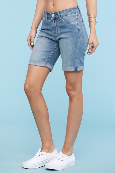 Judy Blue Cuffed Bermuda light shorts